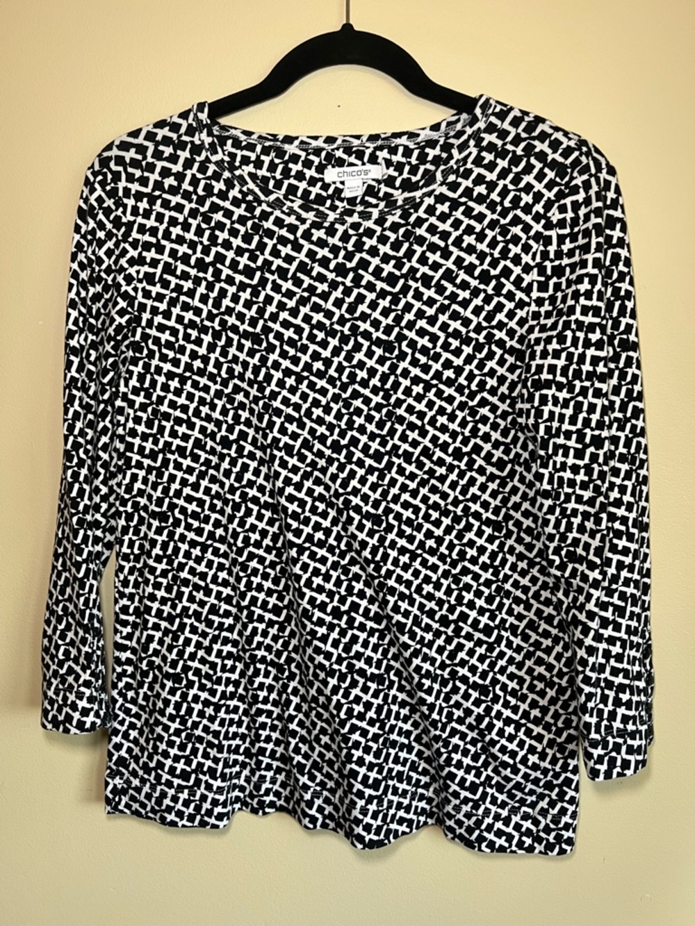 Chico's Everyday Black Geo Confetti Pima Cotton Knit Top. 3/4 sleeve